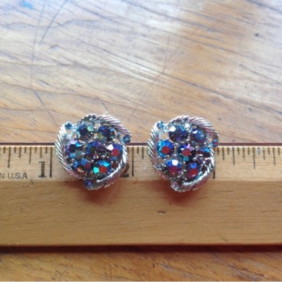 Vintage Aurora Borealis Earrings
Lisner - Picture 4 of 6
